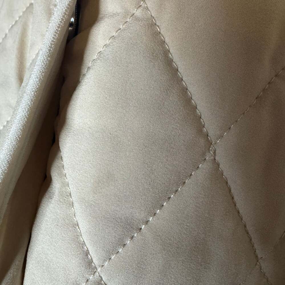 Tommy Hilfiger Women's Beige Diamond Quilted Button-Down Barn Jacket with Crest - Picture 8 of 8